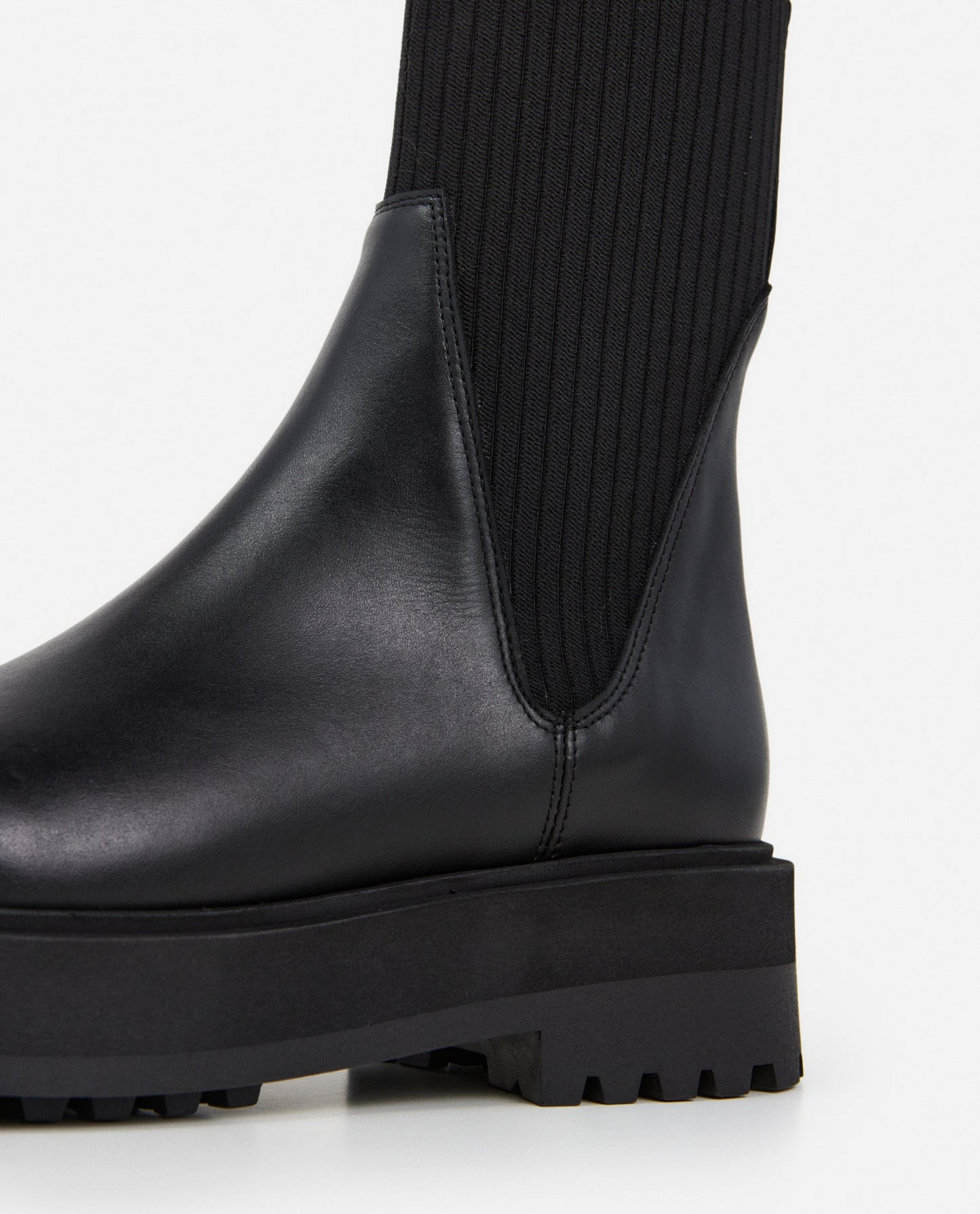 Aurora Leather Black