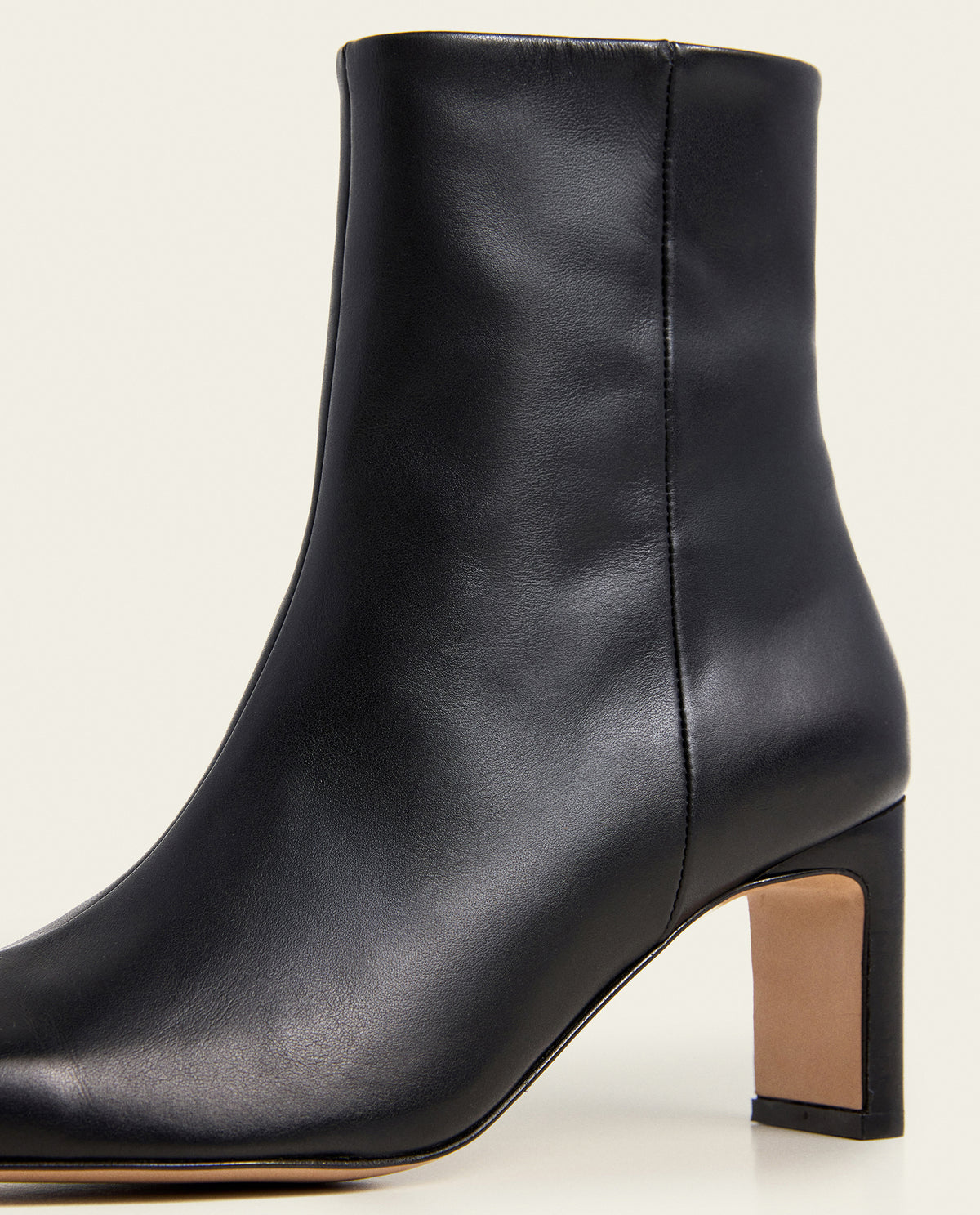 Moa Leather Black