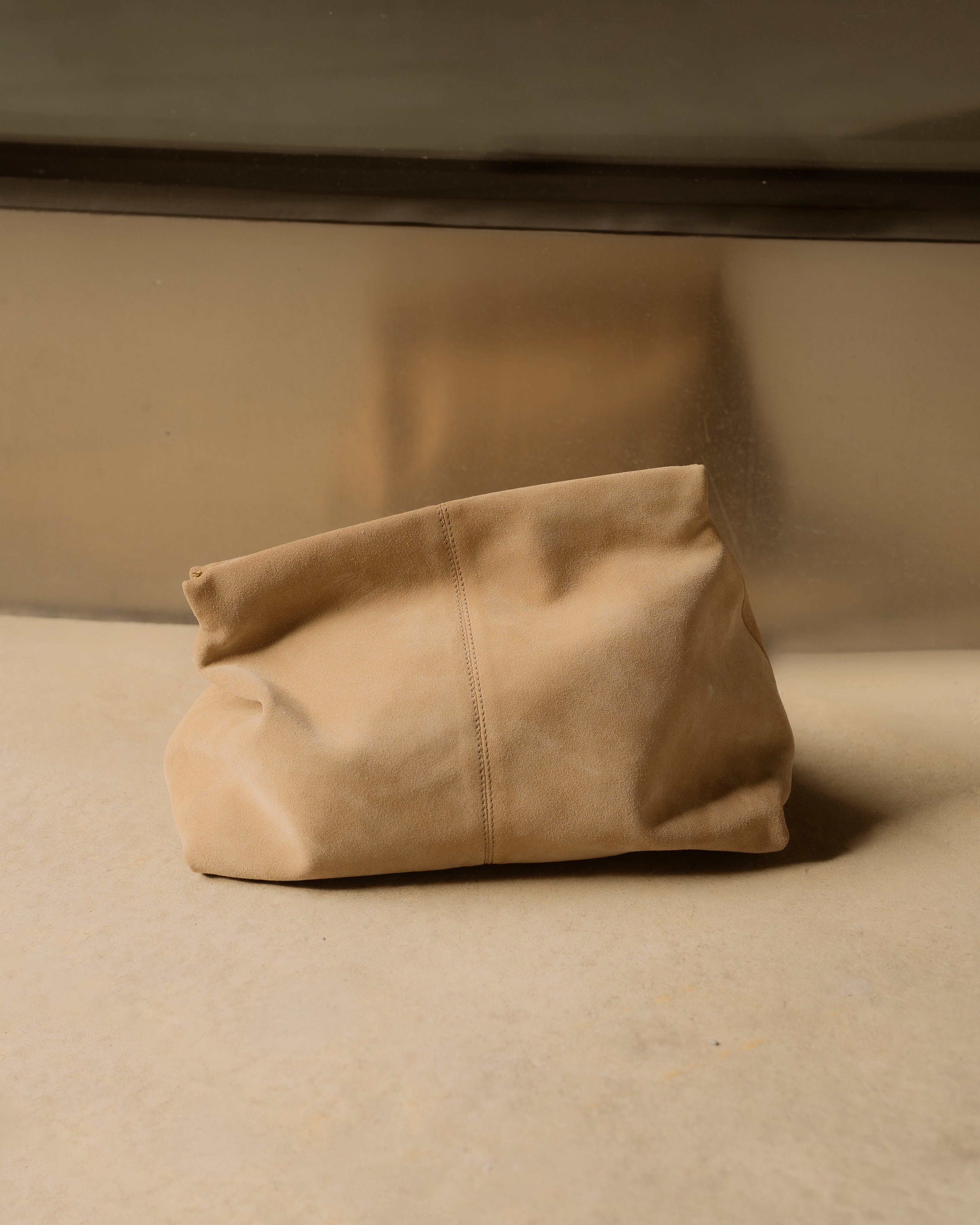 Clay Clutch Suede Sand